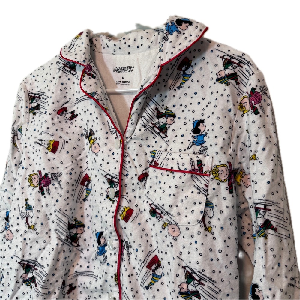 Peanuts Snoopy Friends Winter Flannel Pajama Set White Red Sm Sledding Skating